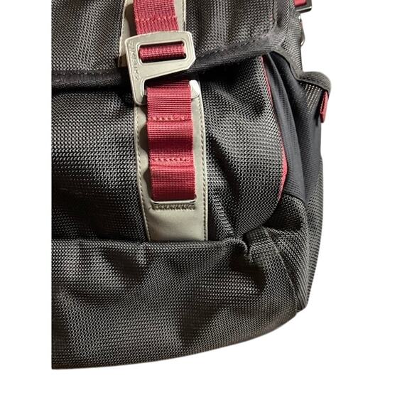 TIMBUK2 Maroon Red Black Command Messenger Laptop Bag Pockets Shoulder Strap - Picture 3 of 9